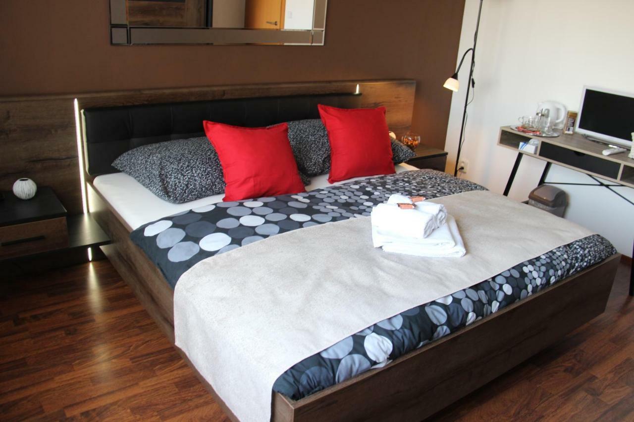 H+ Apartman Letiste Praha Apartment Luaran gambar