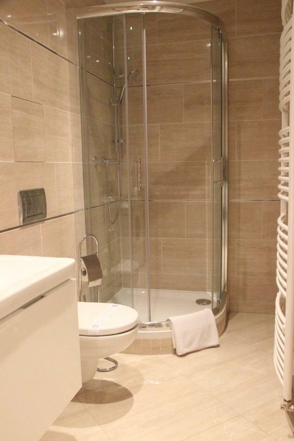 H+ Apartman Letiste Praha Apartment Luaran gambar