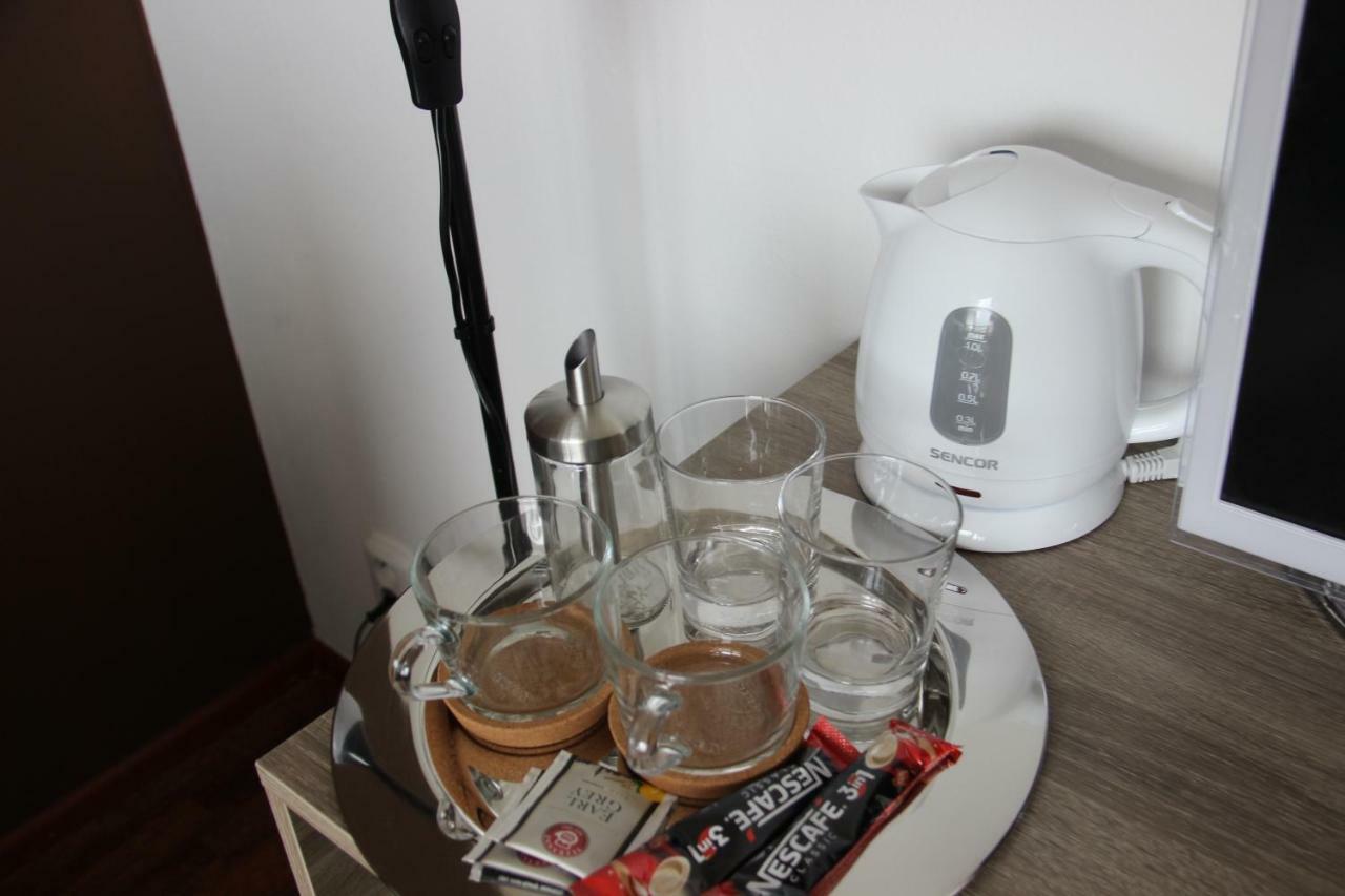 H+ Apartman Letiste Praha Apartment Luaran gambar