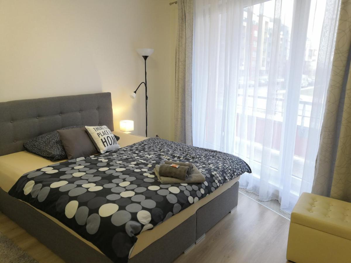H+ Apartman Letiste Praha Apartment Luaran gambar